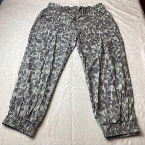 Cloth & Stone Green Tone Camo Style Joggers Size Large - Picture 1 of 11